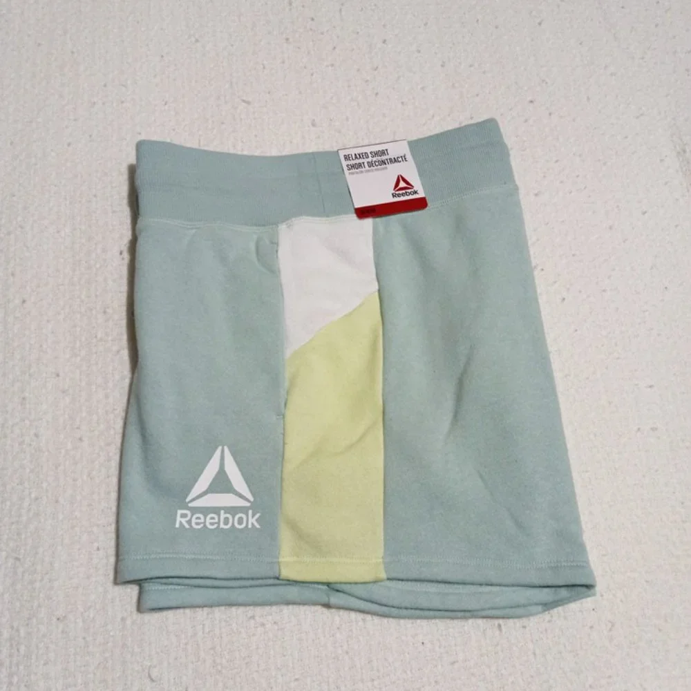 Reebok Relaxed Short - NWT - Picture 2 of 4